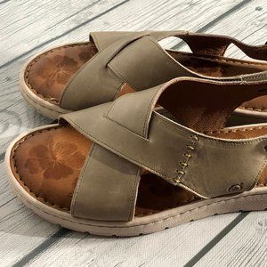 Ladies BORN Sandals w/adjustable closure 39 8 NICE